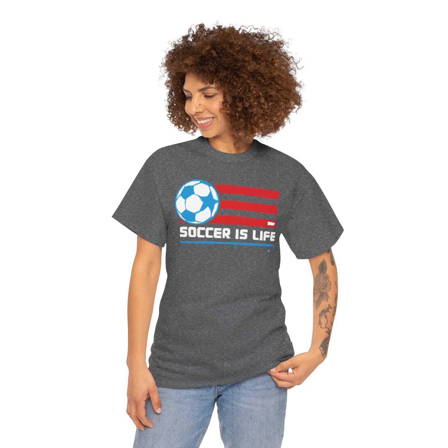 "Formando sus Alas" Soccer Player Unisex Heavy Cotton Tee