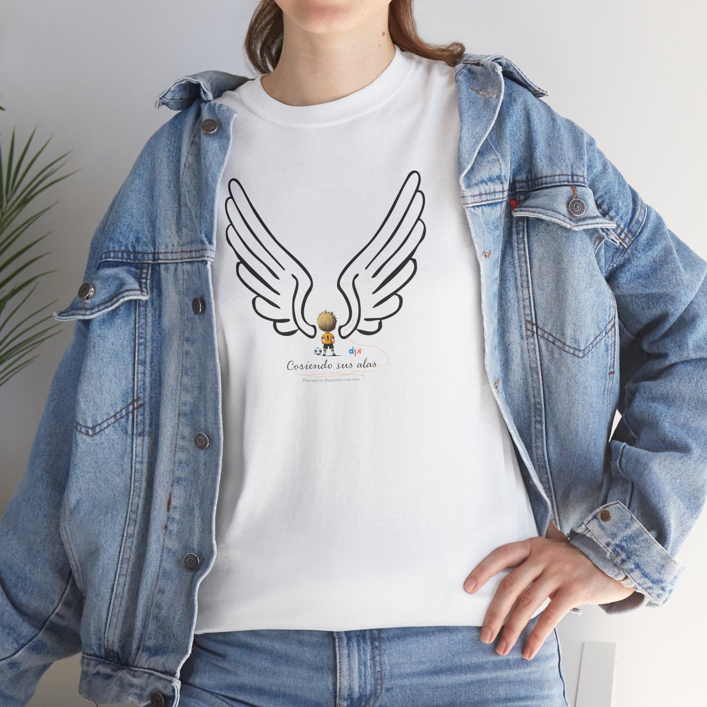 "Cosiendo sus alas" Soccer Player Unisex Heavy Cotton Tee