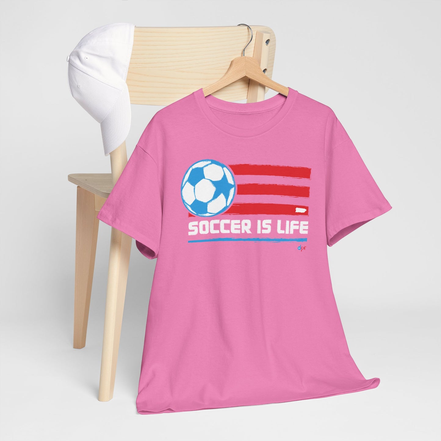 "Cosiendo sus alas" Soccer Player Unisex Heavy Cotton Tee