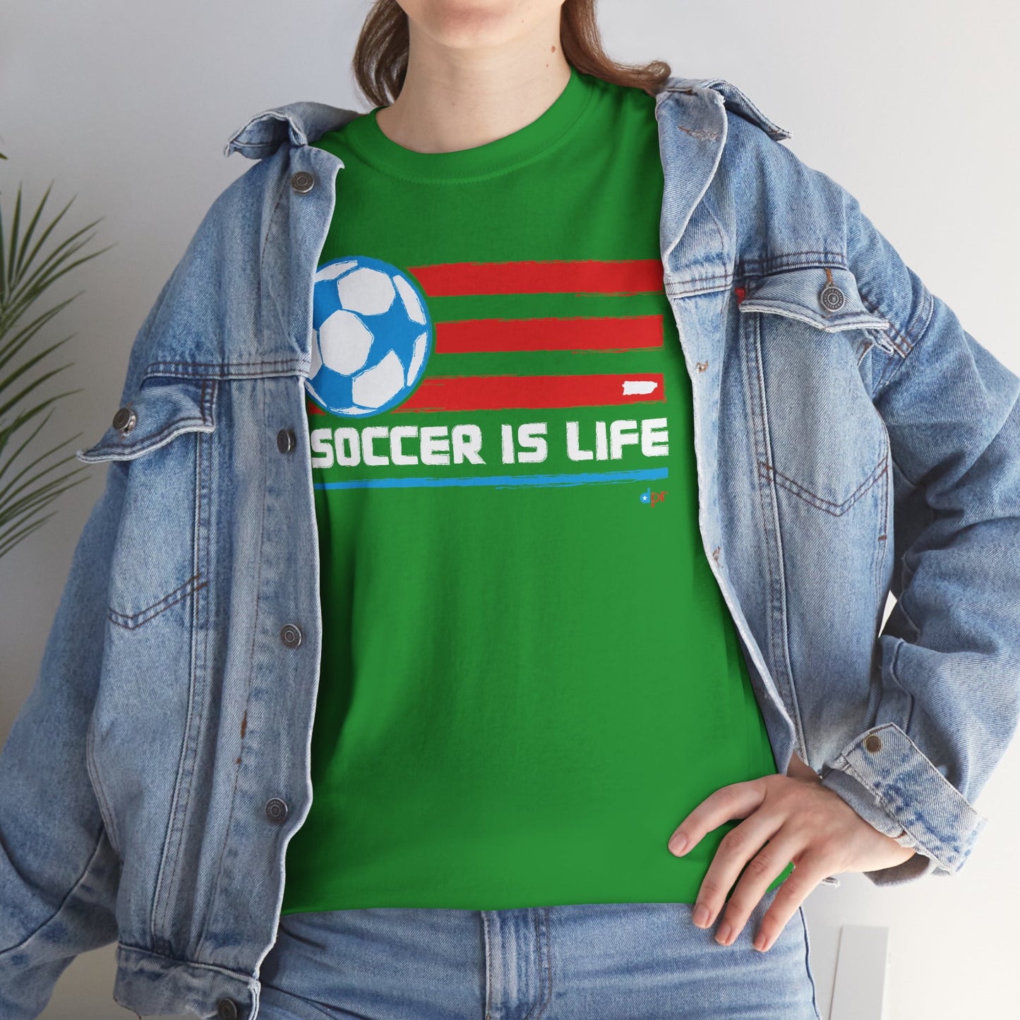 "Formando sus Alas" Soccer Player Unisex Heavy Cotton Tee